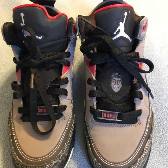 Youth 4.5 Jordan’s women’s size 6 - Picture 2 of 4